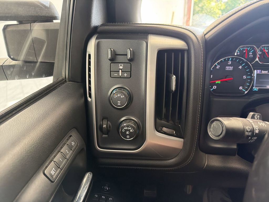Used 2018 GMC Sierra 2500 SLT w/ Driver Alert Package AWD/4WD image 17