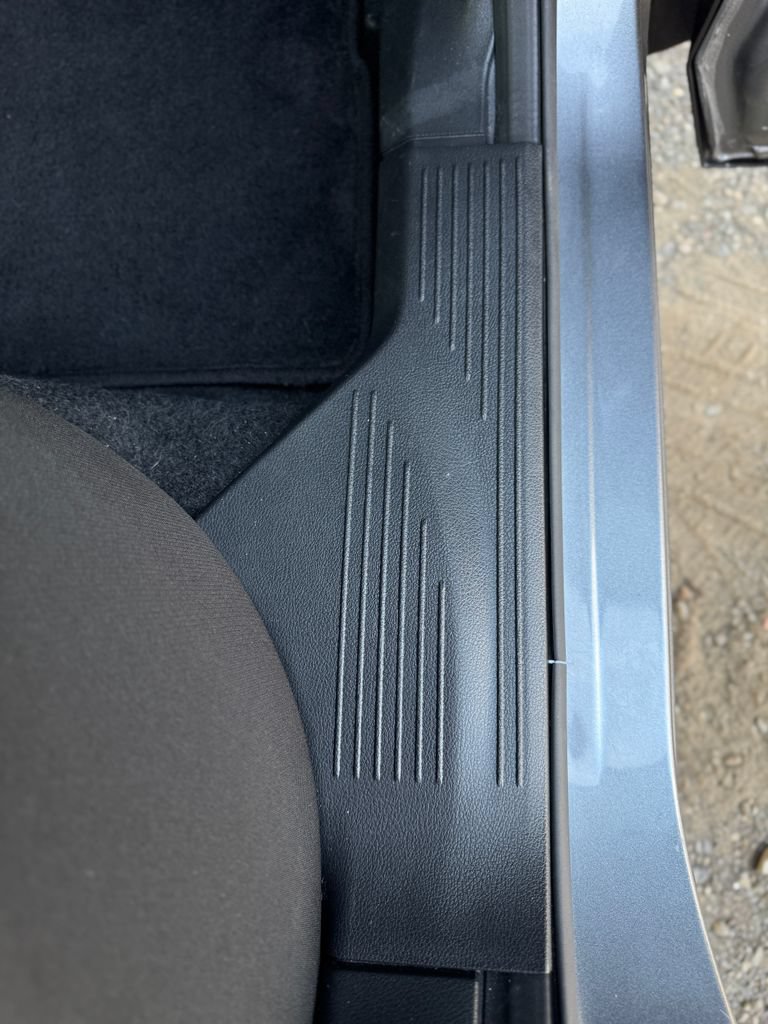 Used 2025 Nissan Rogue SV FWD image 37