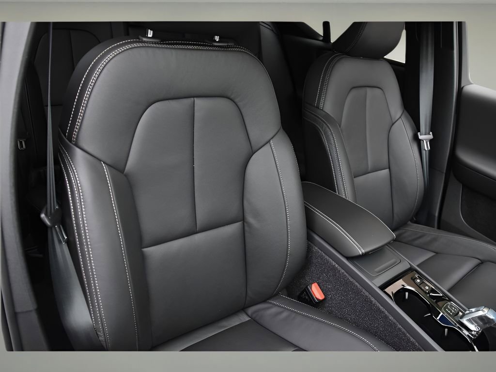 Certified 2025 Volvo XC40 B5 Ultra w/ Protection Package Premier image 24