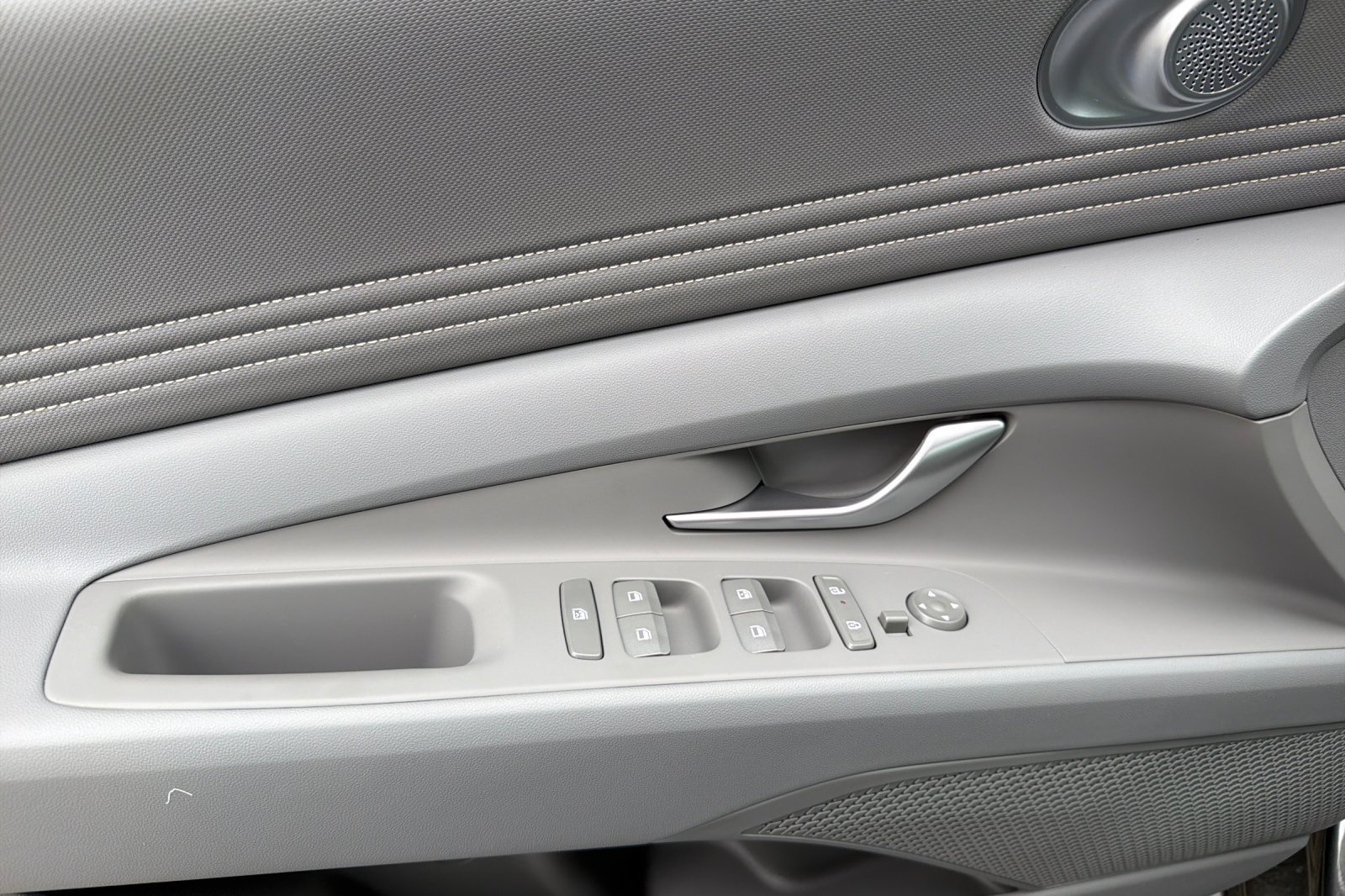 New 2026 Hyundai Elantra Sport FWD image 12