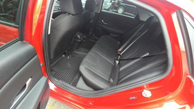Used 2021 Hyundai Elantra SEL w/ Convenience Package FWD image 4