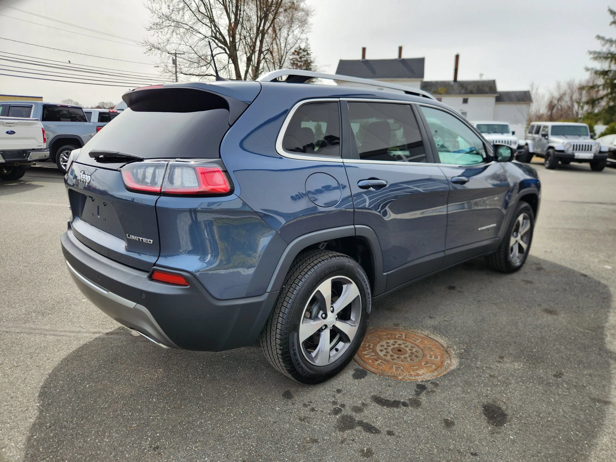Used 2019 Jeep Cherokee Limited AWD/4WD image 17