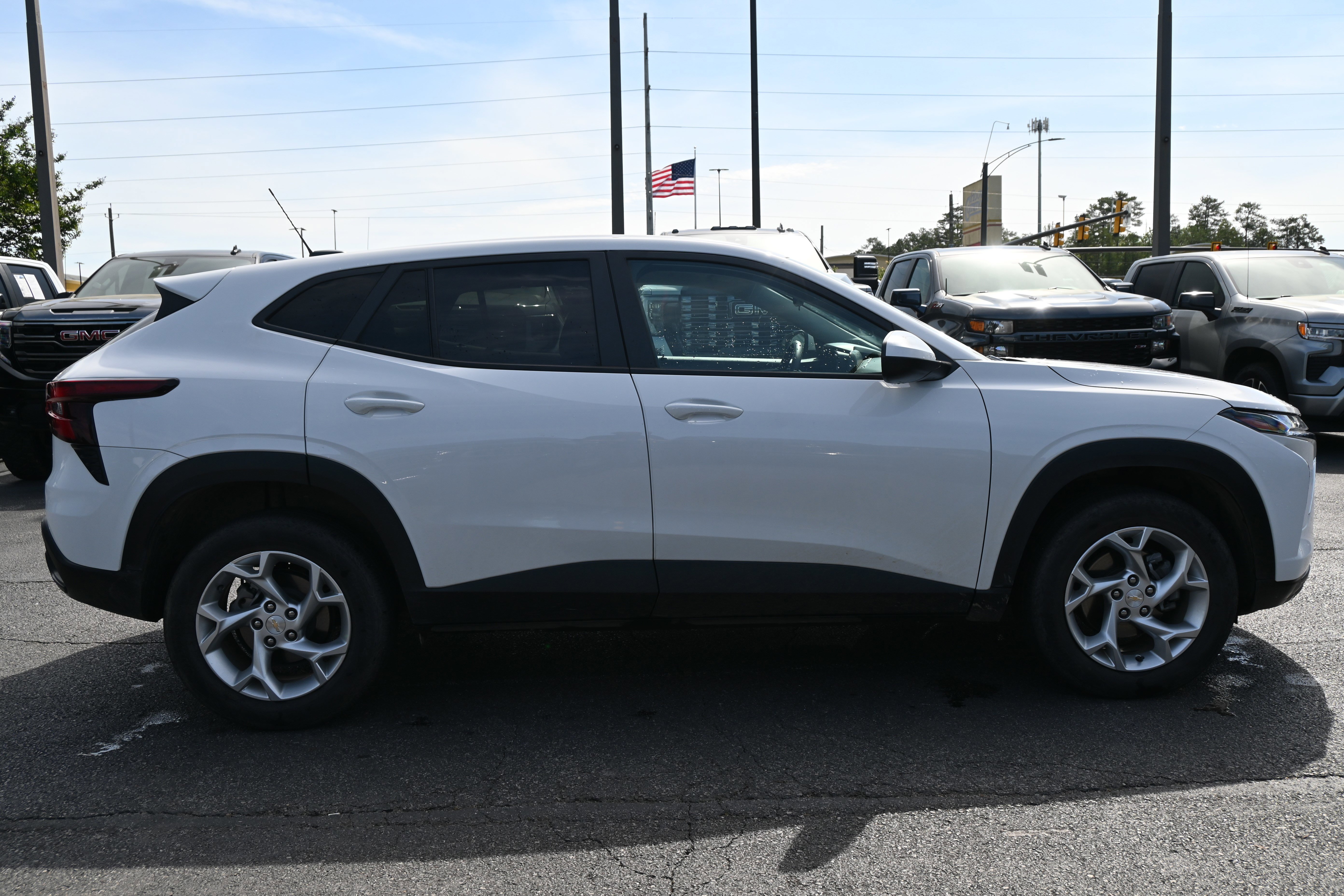 Used 2024 Chevrolet Trax LS w/ LS Convenience Package image 17