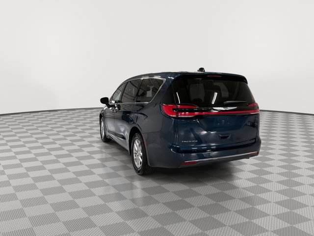 Used 2024 Chrysler Pacifica Touring-L FWD image 8
