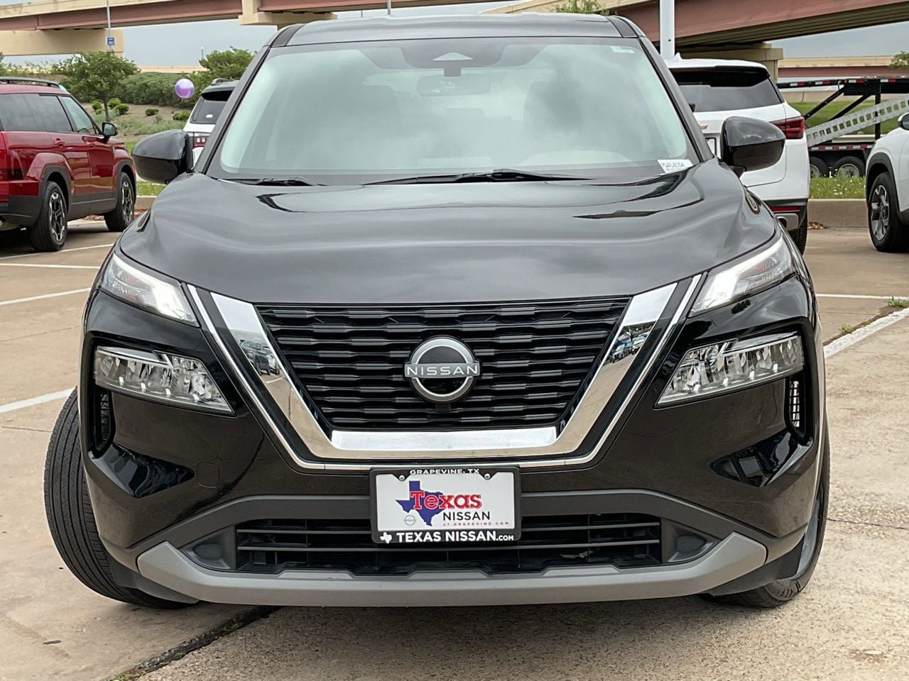 Used 2023 Nissan Rogue SV image 3