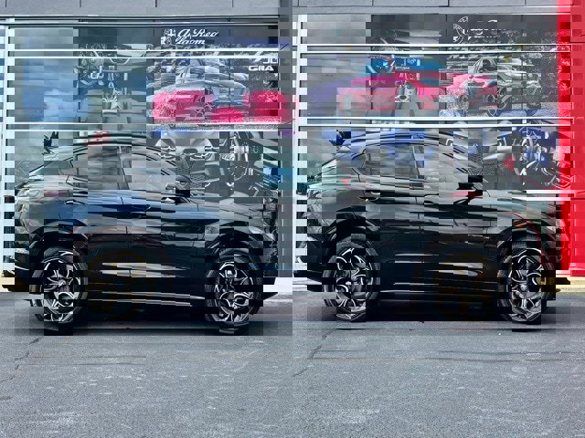 New 2025 Alfa Romeo Stelvio Sprint image 1