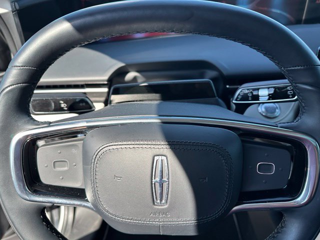 Used 2025 Lincoln Nautilus Reserve AWD/4WD image 31