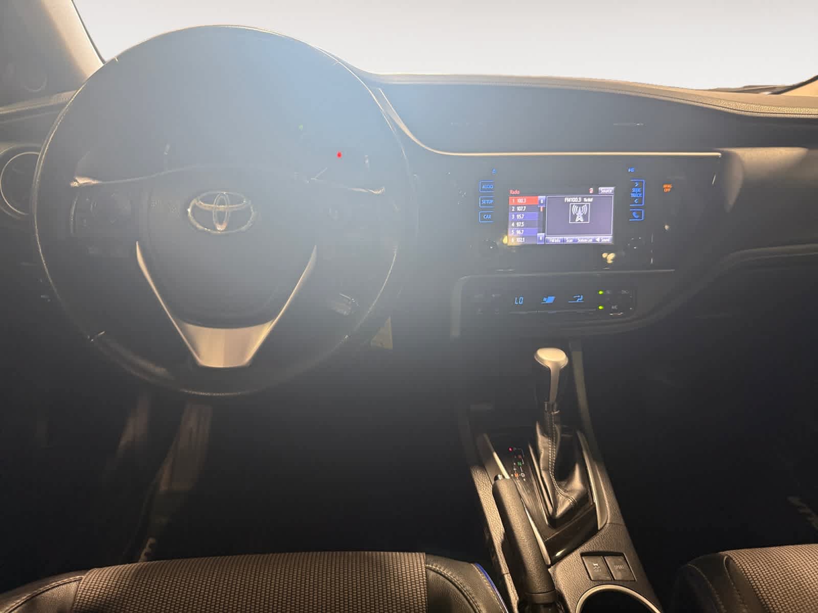 Used 2017 Toyota Corolla SE FWD image 11
