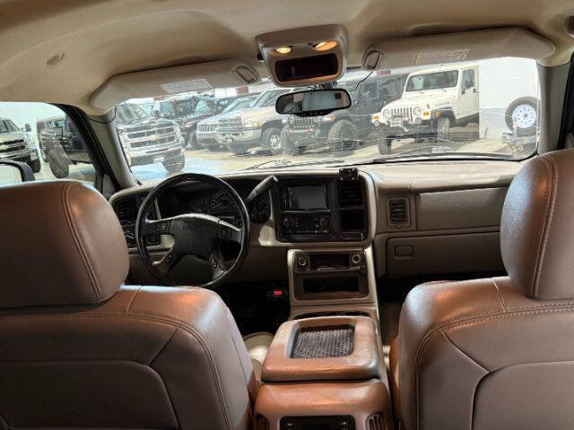 Used 2007 GMC Sierra 2500 SLT w/ Heavy-Duty Power Package AWD/4WD image 18