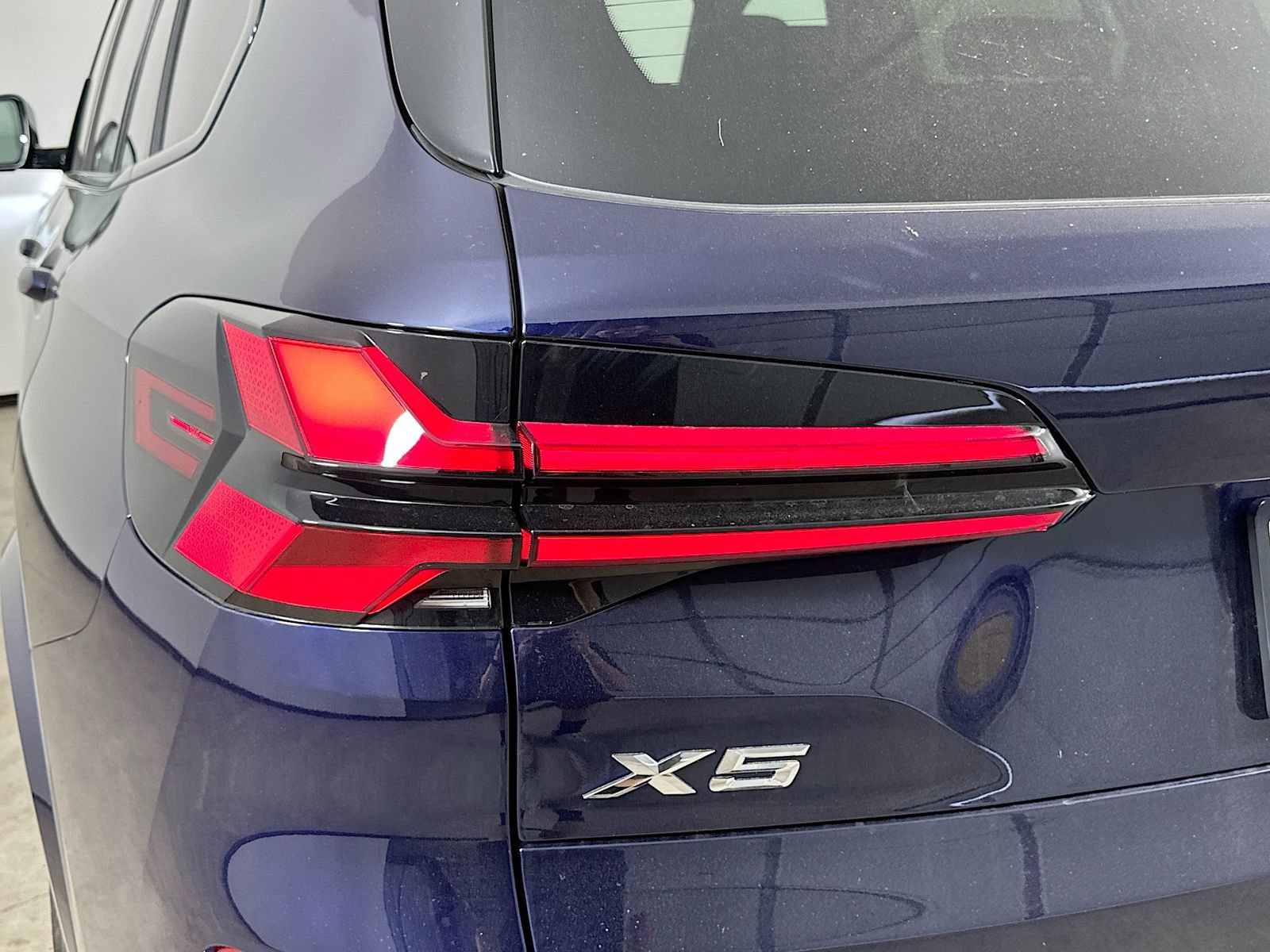 New 2026 BMW X5 xDrive40i w/ M Sport Package AWD/4WD image 12