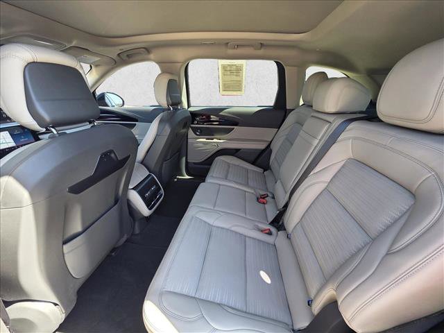Used 2025 Lincoln Nautilus Reserve image 16