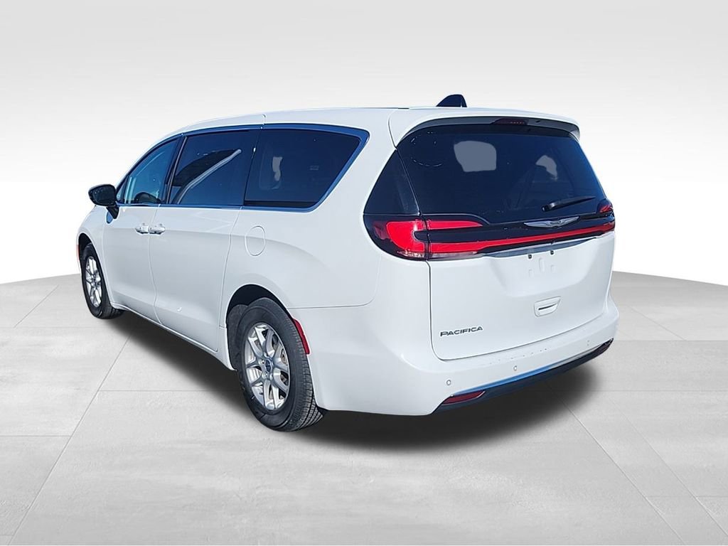 Used 2024 Chrysler Pacifica Touring-L image 26