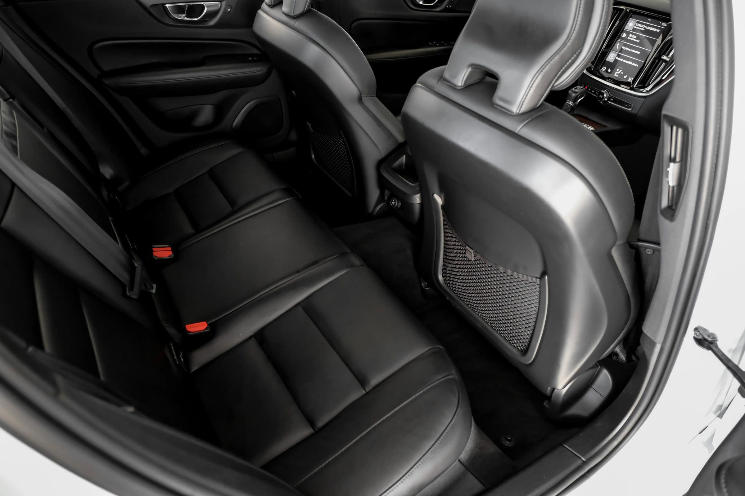 Used 2020 Volvo S60 T5 Momentum image 32