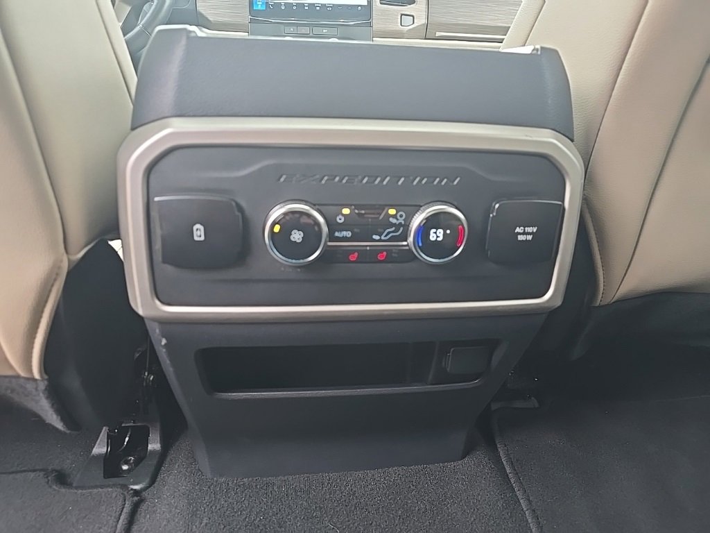 Used 2023 Ford Expedition Limited image 19
