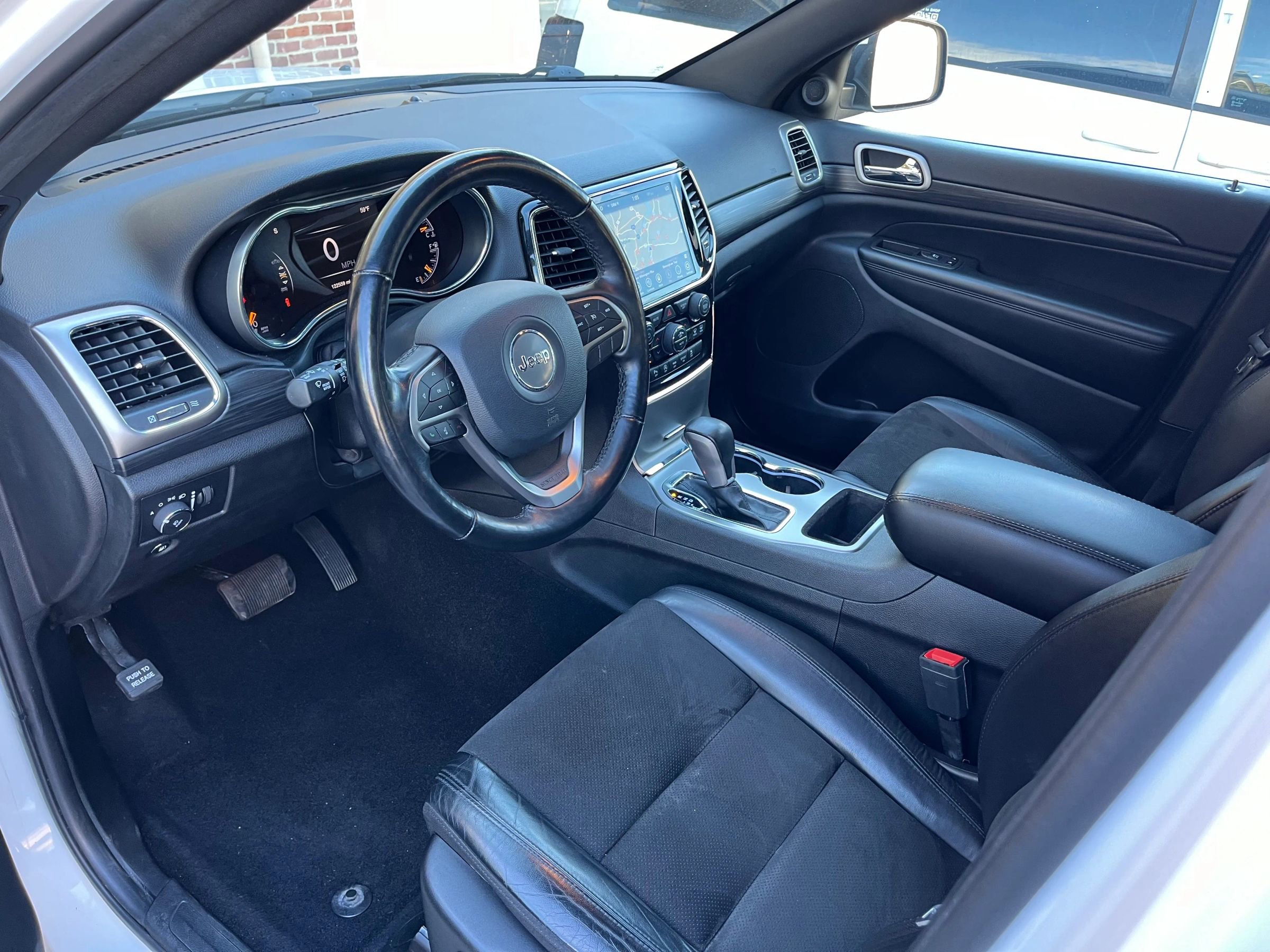 Used 2021 Jeep Grand Cherokee Laredo X image 8