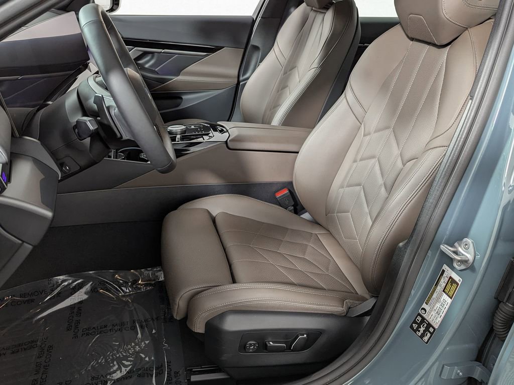 Used 2025 BMW 530i xDrive w/ Premium Package image 18