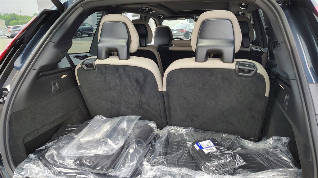 New 2026 Volvo XC90 B6 Plus w/ Protection Package Premier image 38