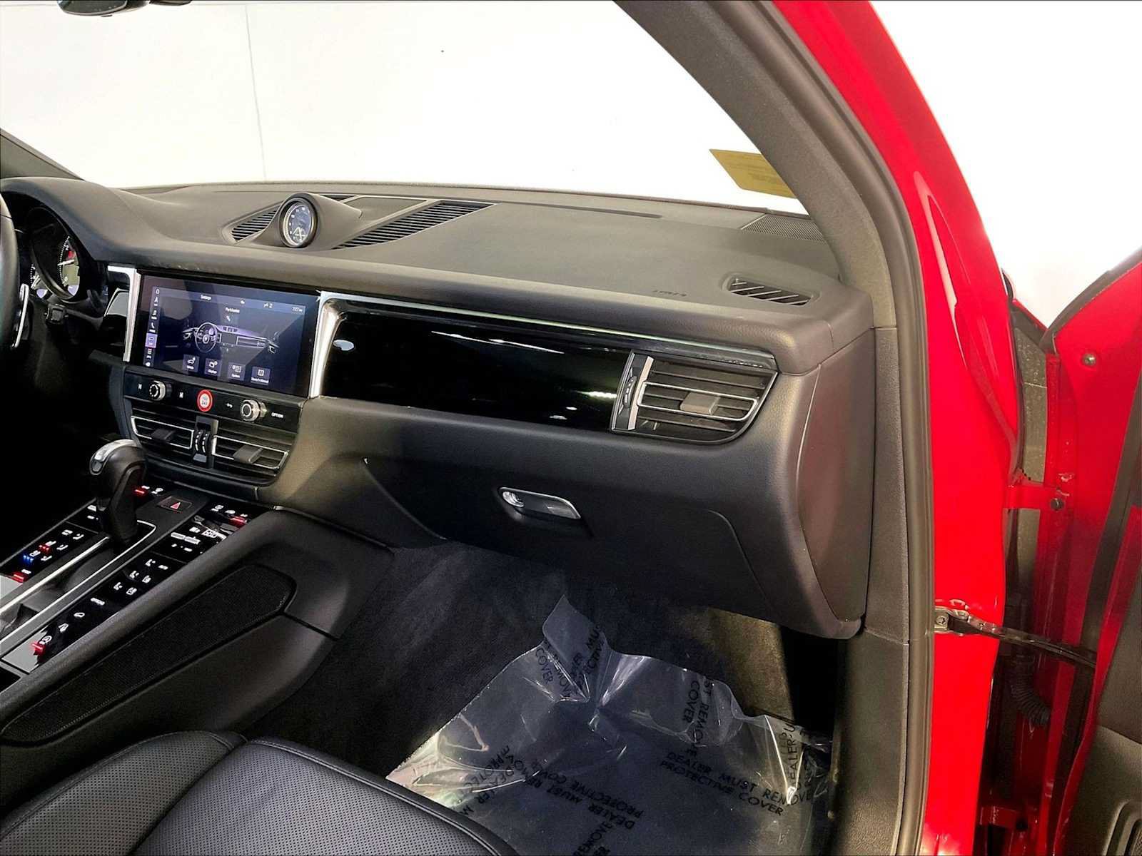 Certified 2023 Porsche Macan AWD/4WD image 22