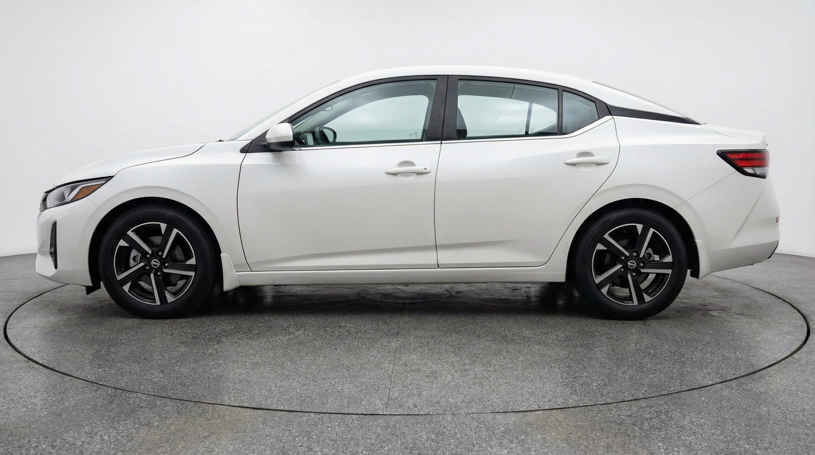 Used 2025 Nissan Sentra SV FWD image 5