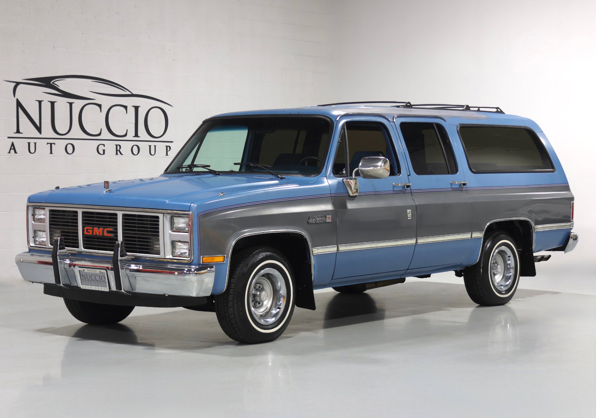 Used 1987 GMC Suburban 2WD image 1