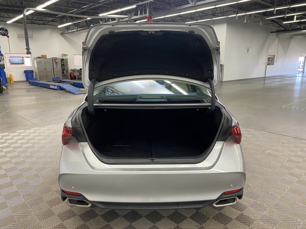 Used 2019 Toyota Avalon Limited w/ Advanced Safety Package image 11