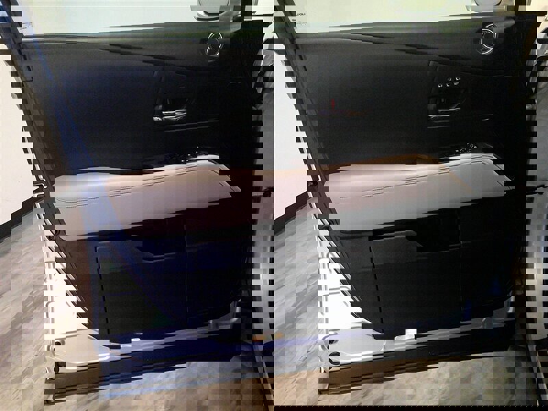 Used 2015 Lexus RX 450h AWD image 39