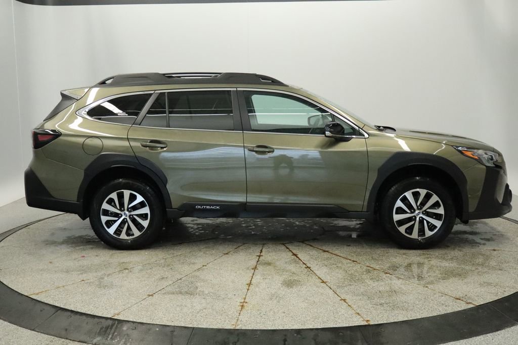 Used 2025 Subaru Outback Premium image 8