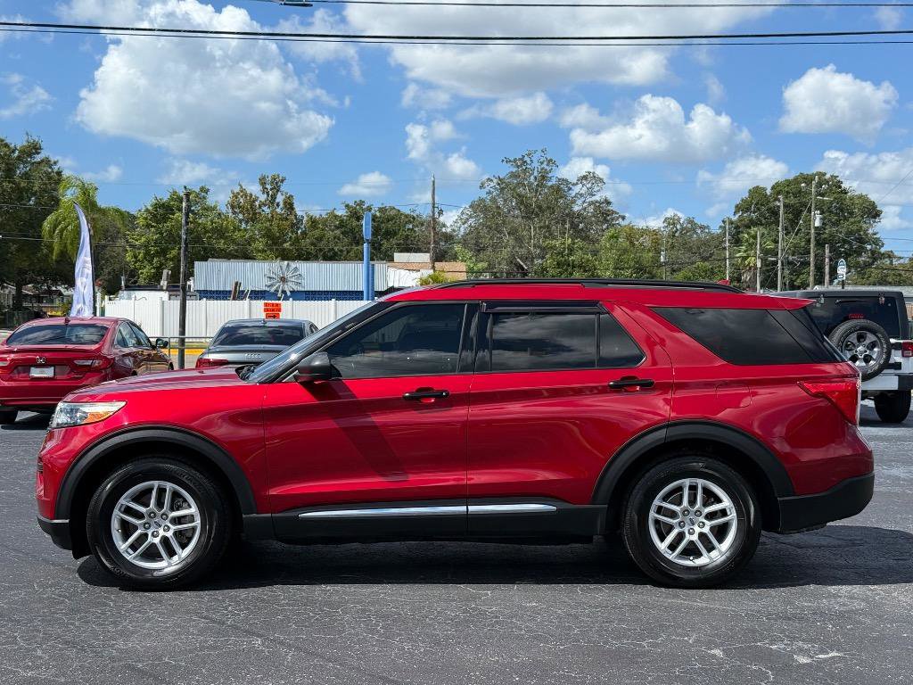 Used 2020 Ford Explorer XLT image 2