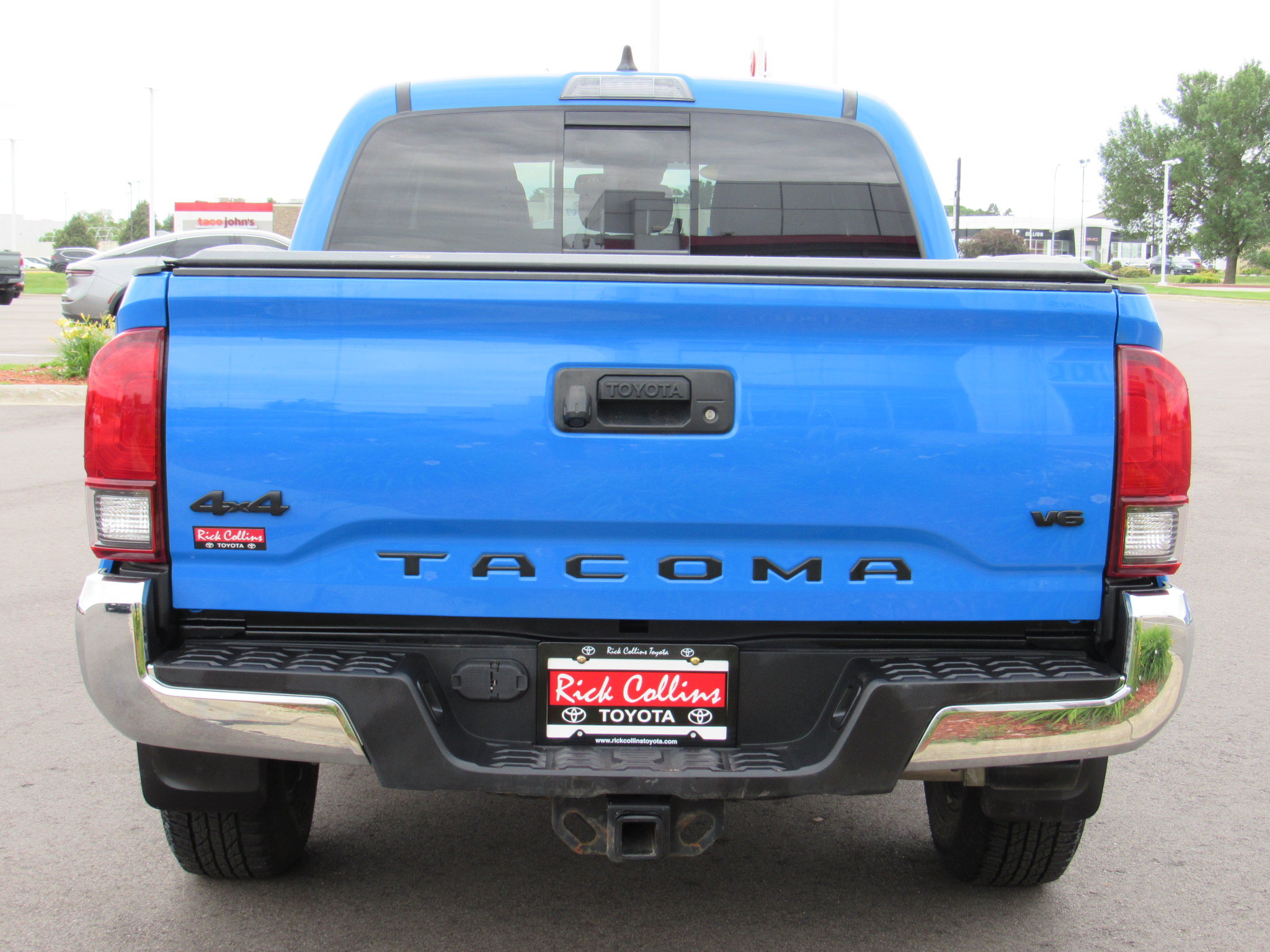 Used 2020 Toyota Tacoma SR5 w/ Blackout Package AWD/4WD image 7