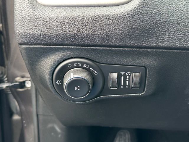 Used 2021 Jeep Compass Latitude image 25