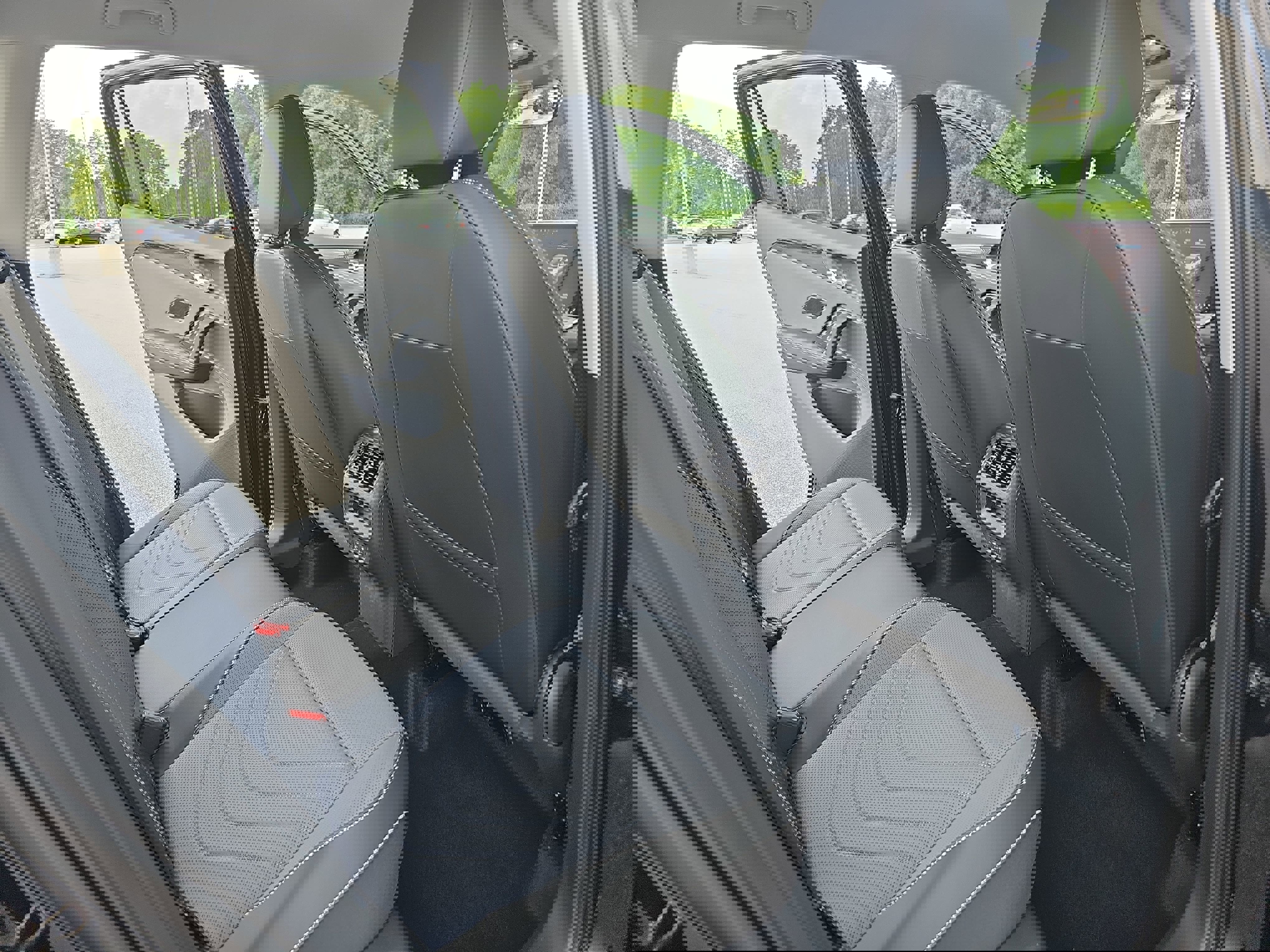 Used 2025 Volkswagen Tiguan SE image 11