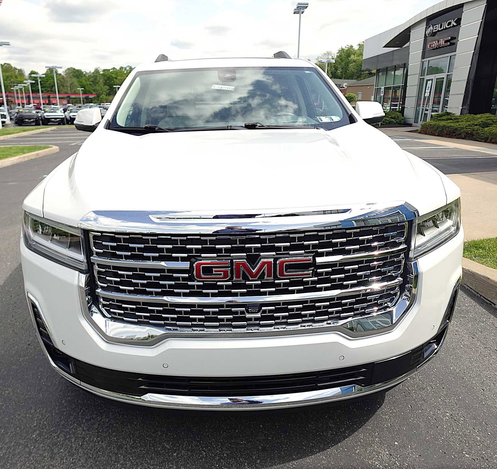 Used 2023 GMC Acadia Denali w/ Denali Ultimate Package AWD/4WD image 8