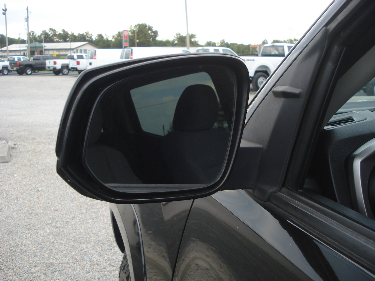 Used 2017 Toyota Tacoma SR5 image 17