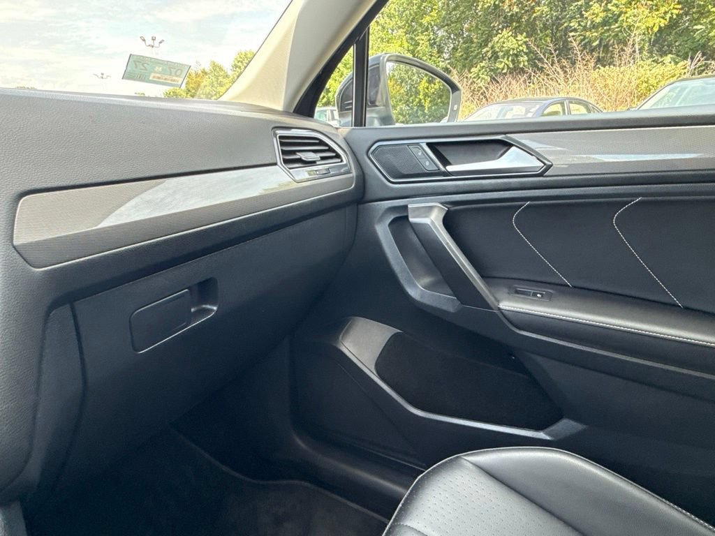 Used 2023 Volkswagen Tiguan SE w/ Panoramic Sunroof Package FWD image 29