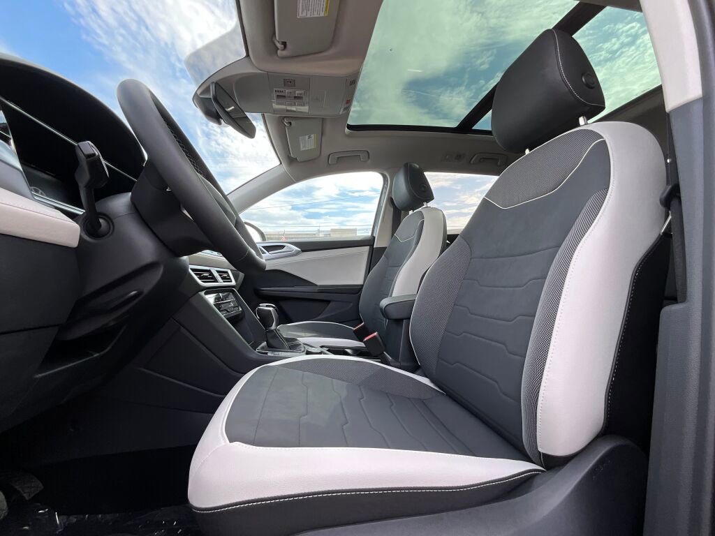 New 2025 Volkswagen Taos SE image 10