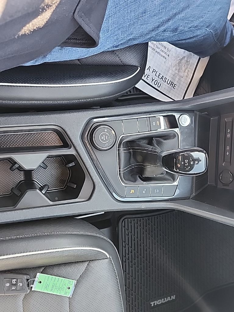 Used 2024 Volkswagen Tiguan SEL R-Line image 32