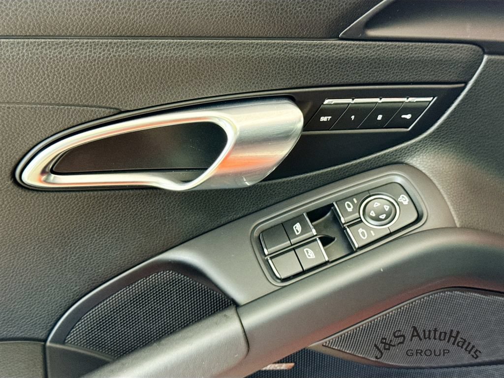 Used 2022 Porsche 718 Cayman RWD image 21