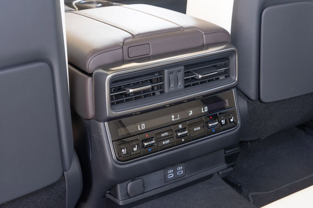 New 2026 Lexus LX 600 4WD w/ Luxury Package image 13