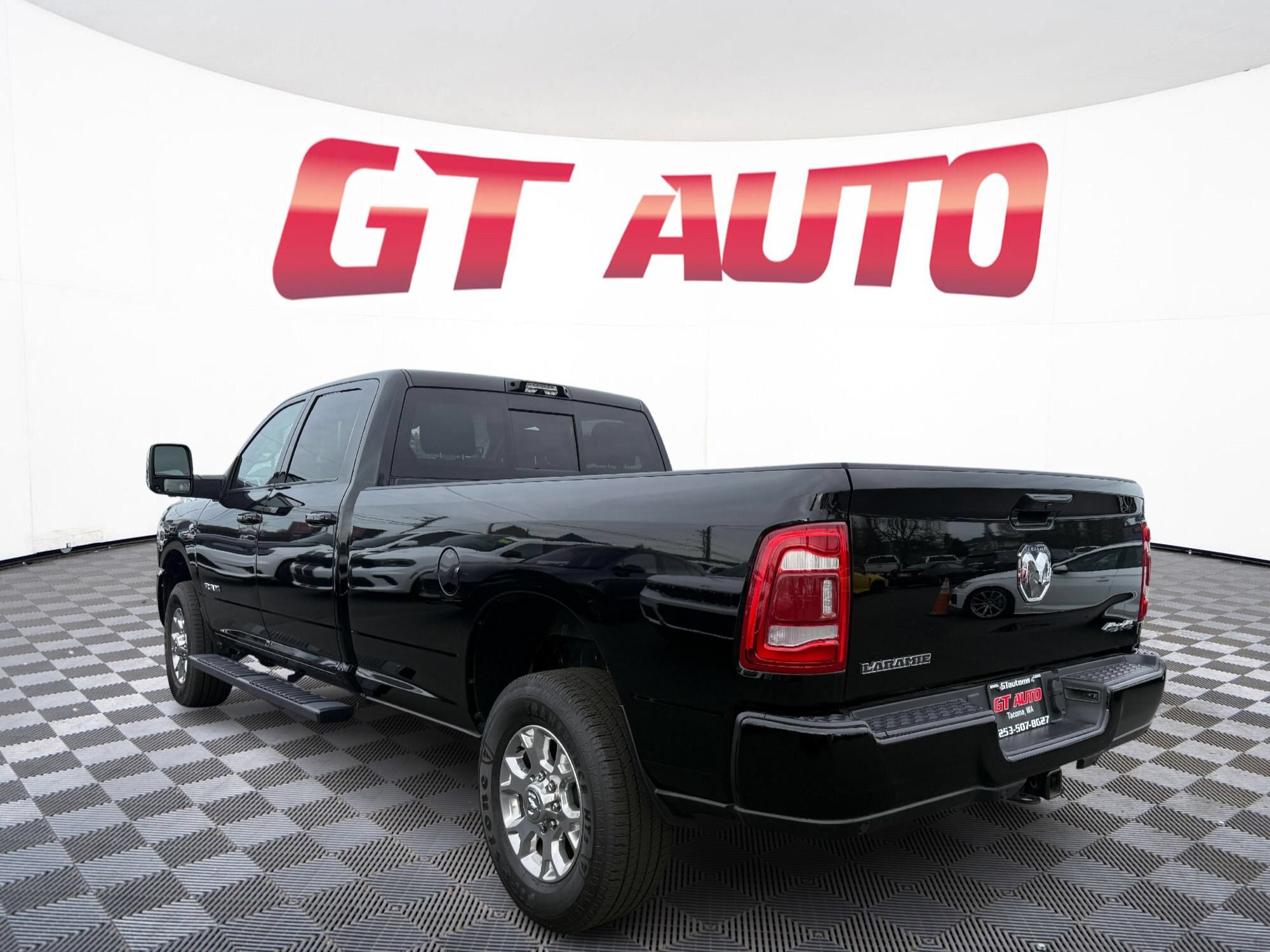 Used 2024 RAM 3500 Laramie AWD/4WD image 5