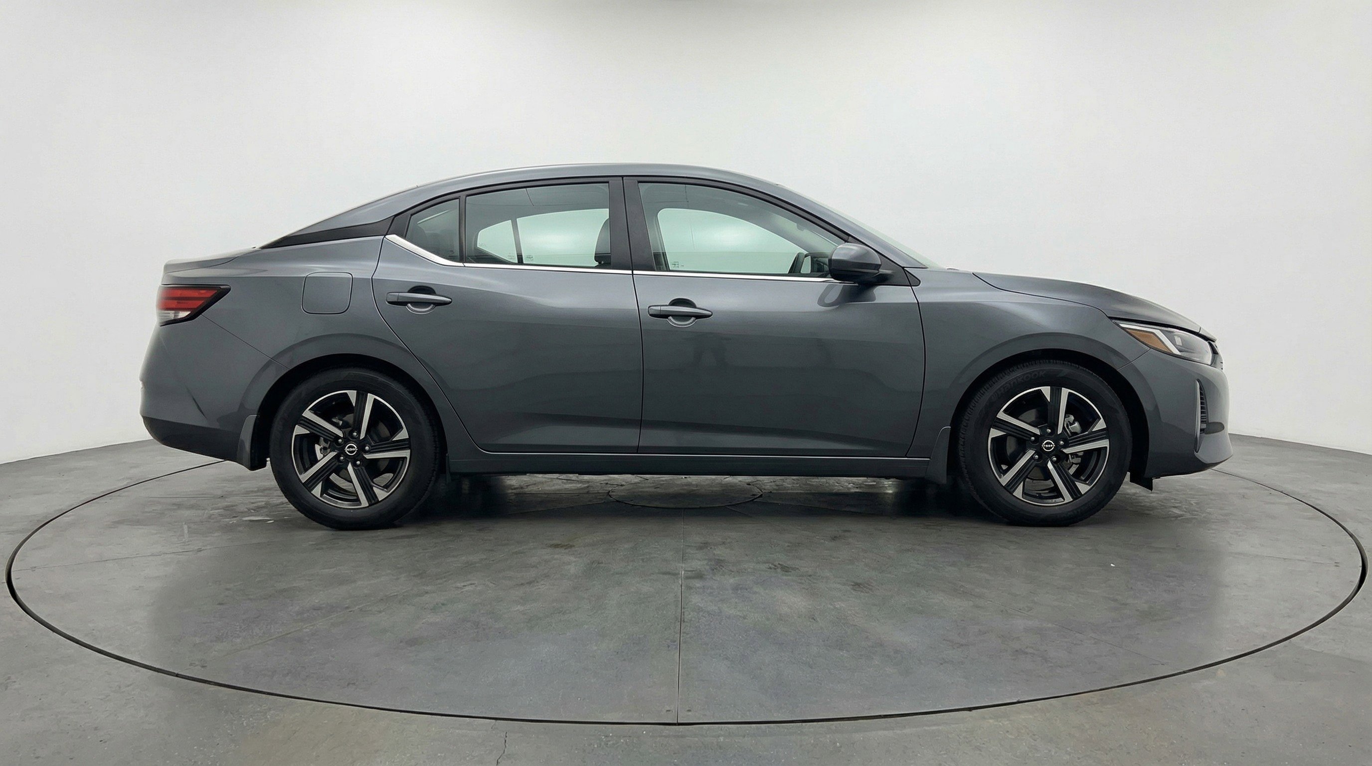 Used 2025 Nissan Sentra SV FWD image 11
