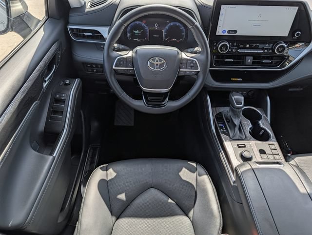 Certified 2025 Toyota Highlander Platinum AWD/4WD image 11