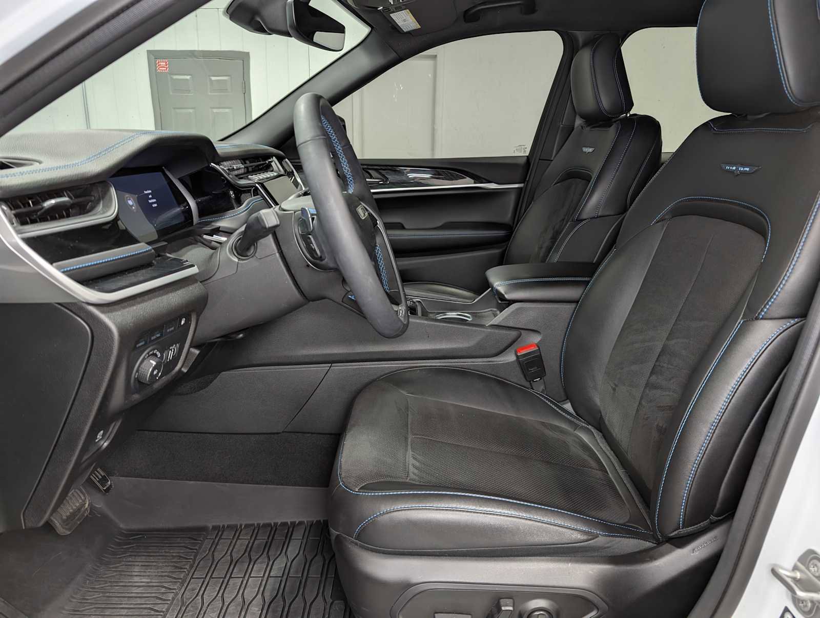 Used 2024 Jeep Grand Cherokee Trailhawk image 4