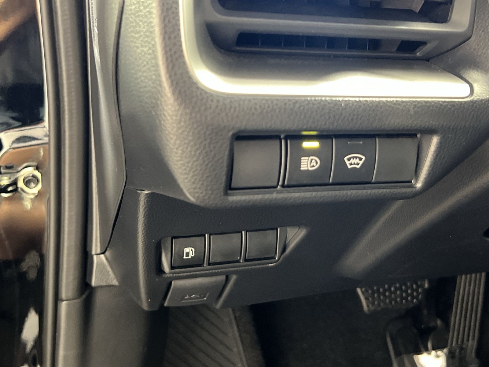 Used 2025 Toyota Prius LE FWD image 31