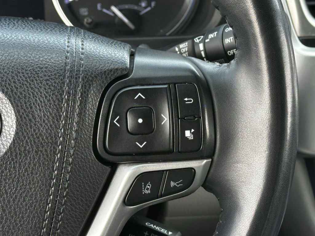Used 2019 Toyota Highlander XLE image 16
