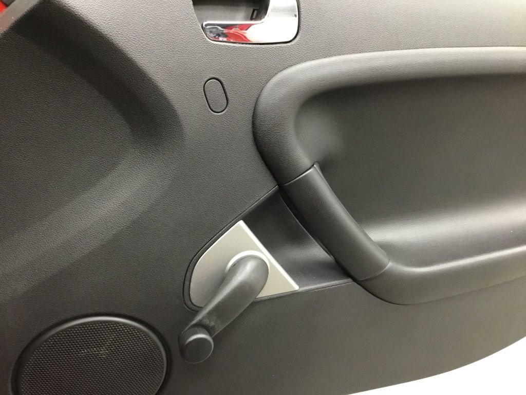 Used 2007 Pontiac Solstice Convertible w/ Premium Package image 17