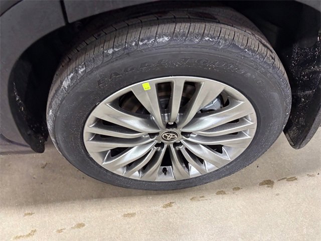 New 2026 Toyota Highlander Platinum image 17