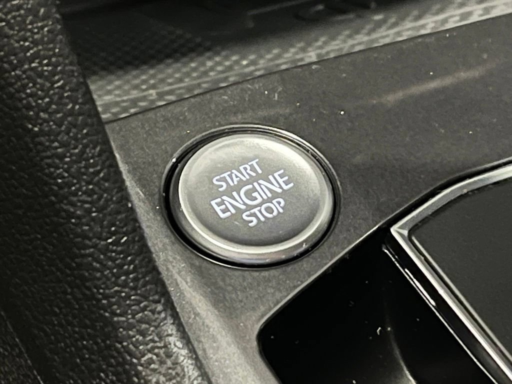Used 2021 Volkswagen Tiguan SE R-Line AWD/4WD image 16