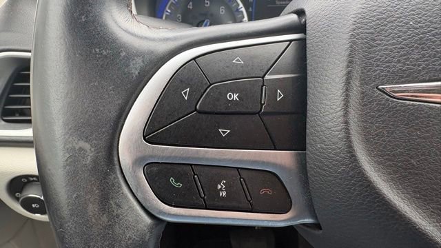 Used 2018 Chrysler Pacifica Touring-L w/ Tire & Wheel Group FWD image 21