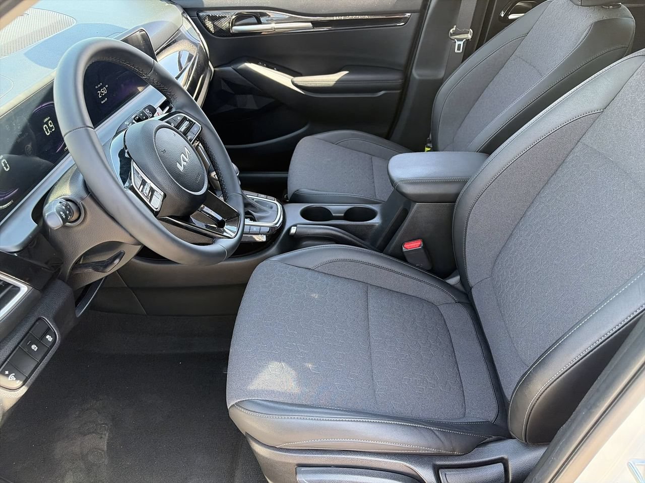 Certified 2025 Kia Seltos S FWD image 18