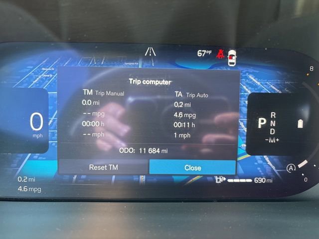 Used 2025 Volvo XC40 B5 Plus AWD/4WD image 23
